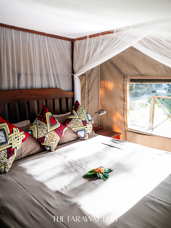Blue Zebra Island Lodge Bed